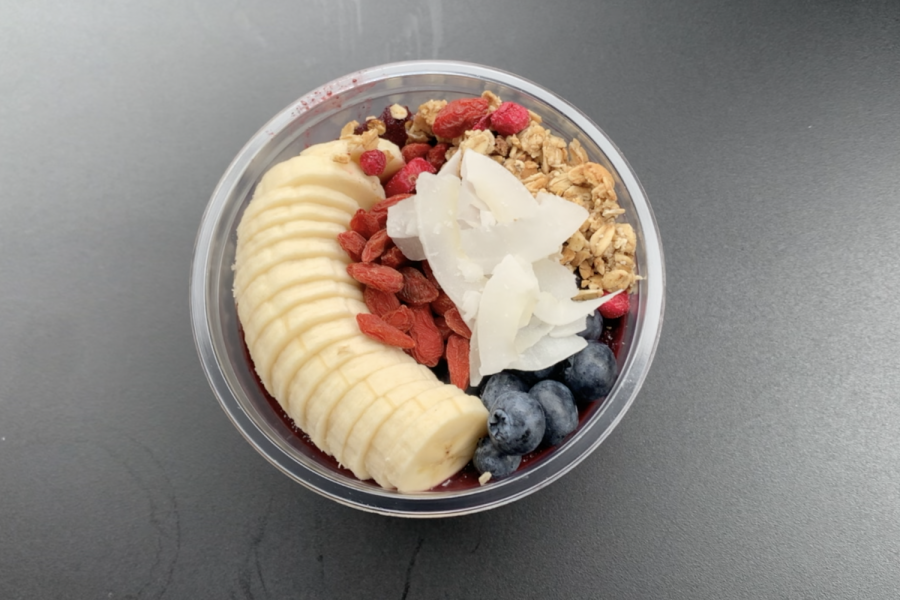 ɫӰ Editor: Print Emma Lucas, Culture Editor: Print Anahi Pellathy and Sports Editor: Online Tristan Weiss review açaí restaurants across London. Each editor rates each bowl based on various categories: originality, price, taste and presentation. 